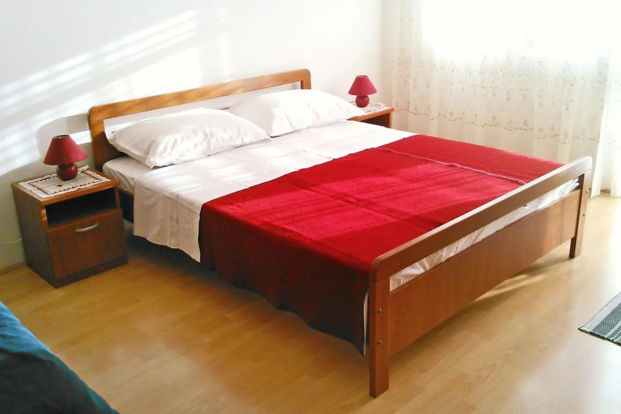 Apartments By The Sea Klenovica, Novi Vinodolski - 5581 Kroatien