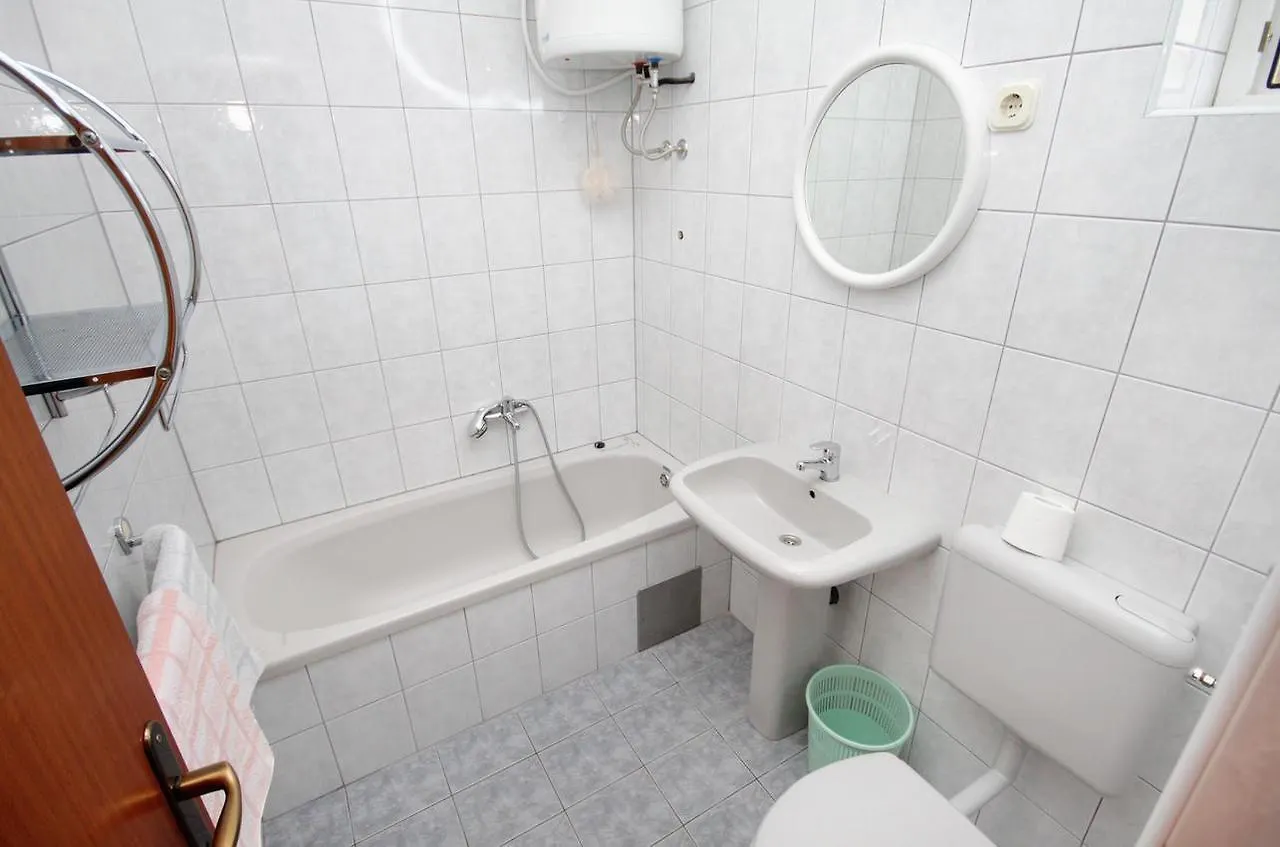 Apartments By The Sea Klenovica, Novi Vinodolski - 5581 Kroatien